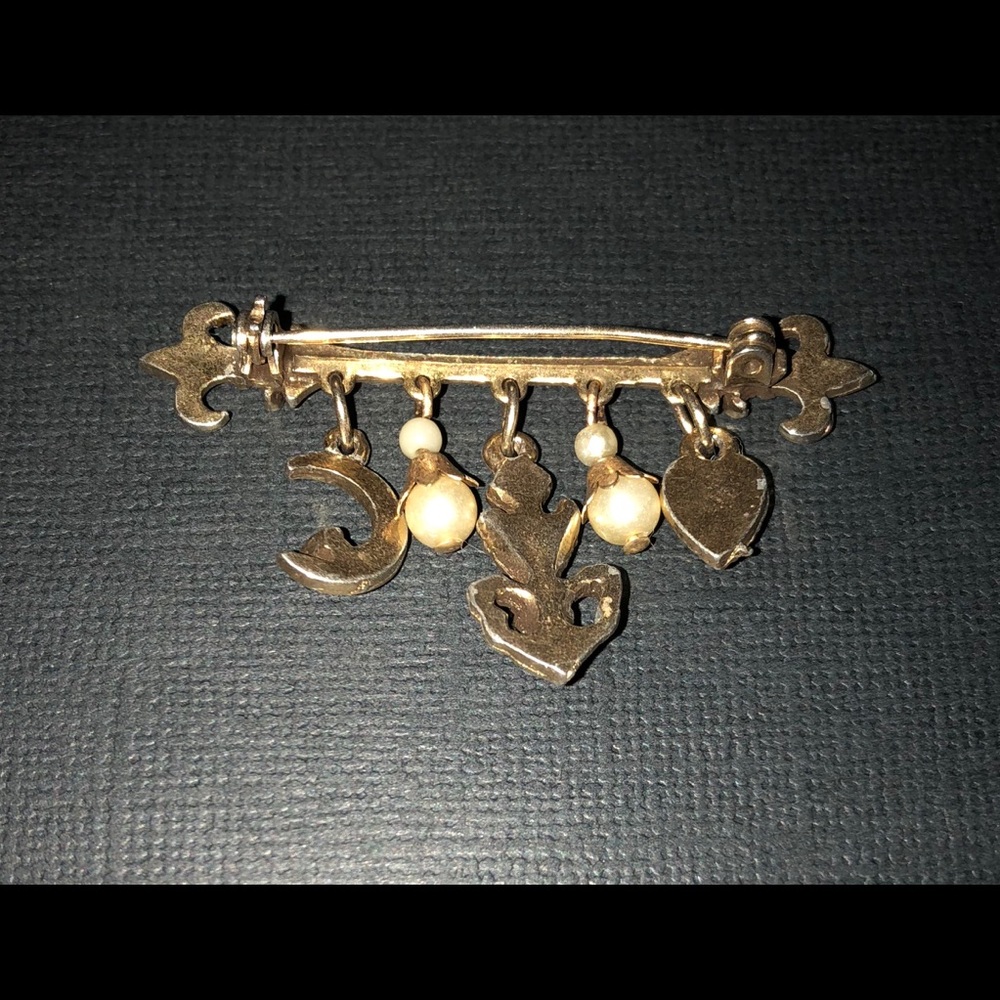 Vintage Bar Pin Brooch with Dangling Charms - Picture 4 of 4